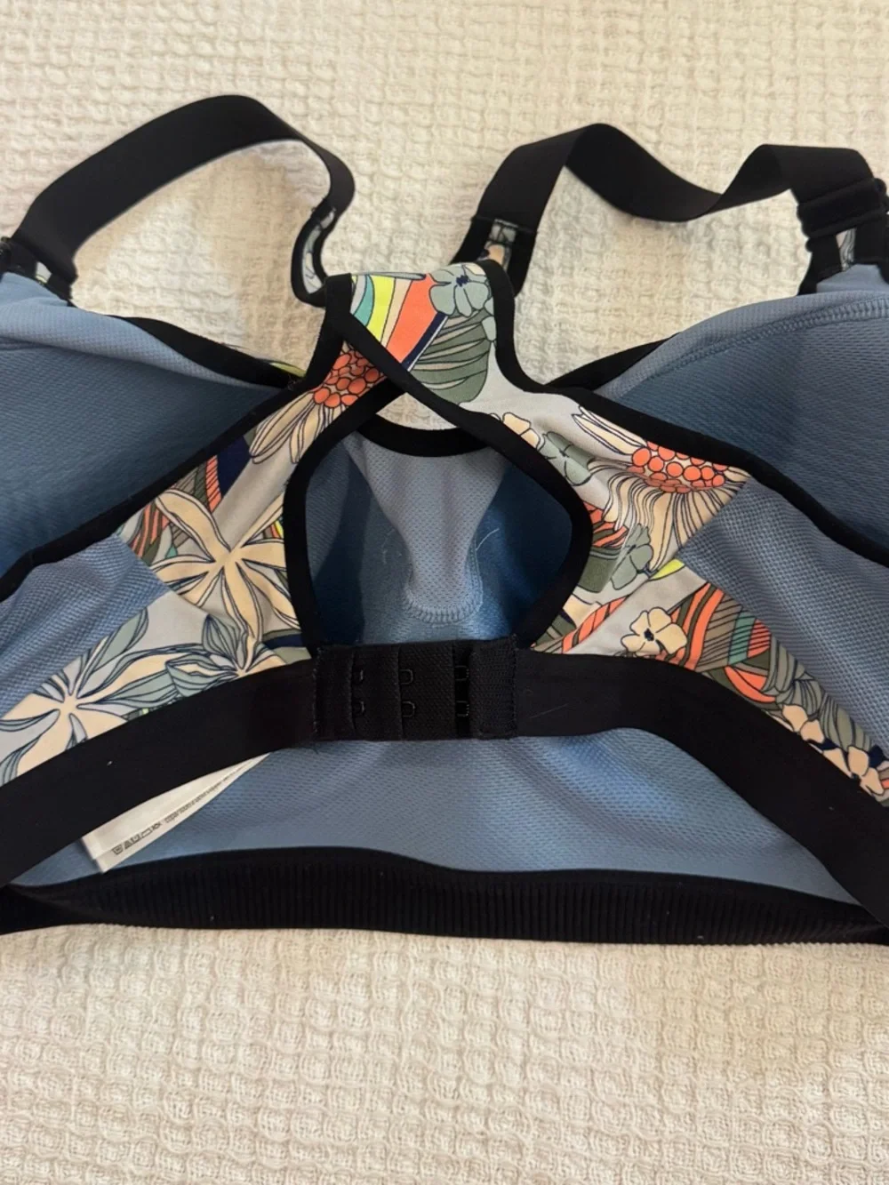VICTORIAS SECRET MULTICOLOR FLORAL INCREDIBLE VSX SPORT BRA MAX SUPPORT 38D E85 - Picture 4 of 11